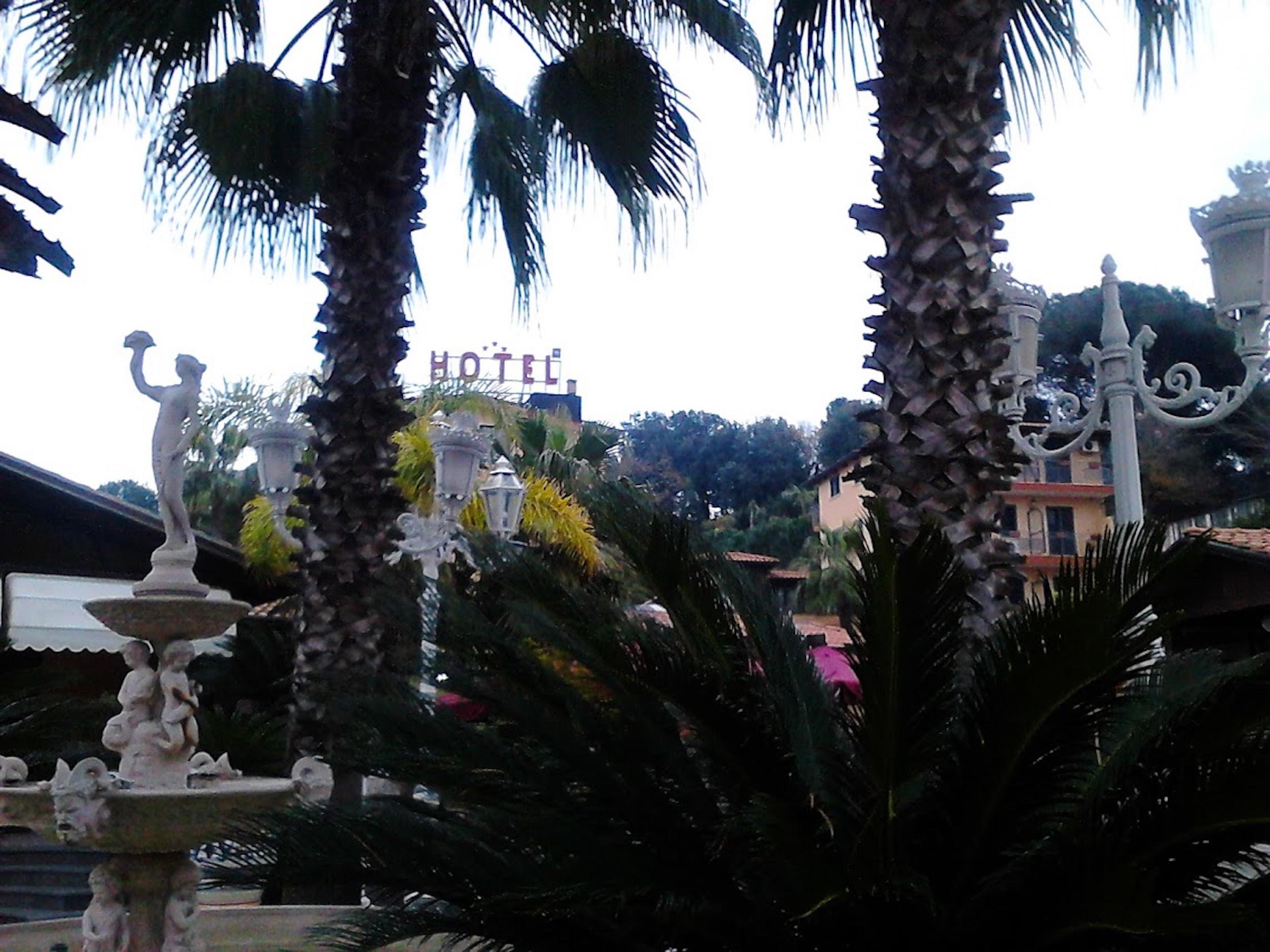Hotel Happy Days Лікола Екстер'єр фото