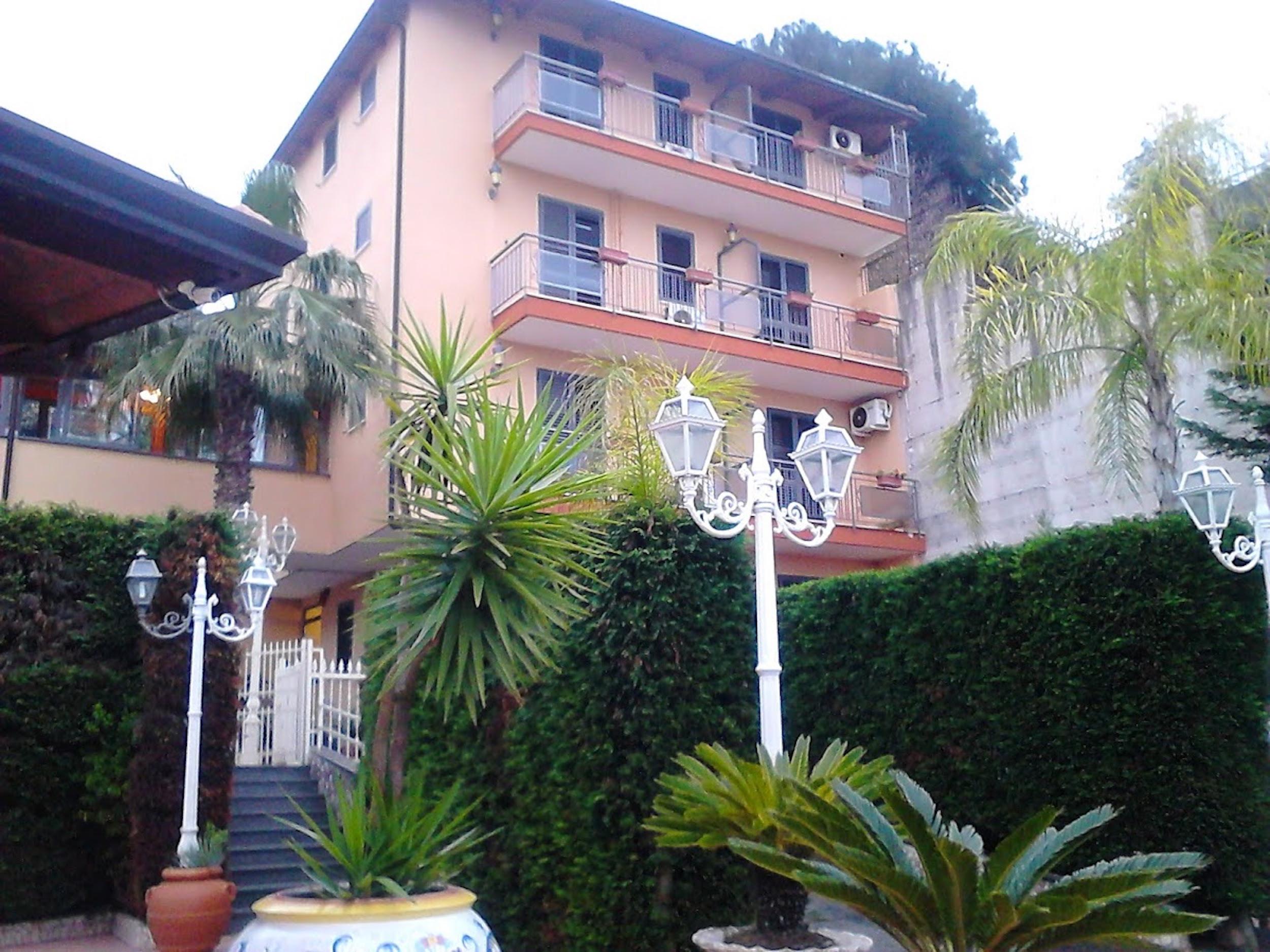 Hotel Happy Days Лікола Екстер'єр фото