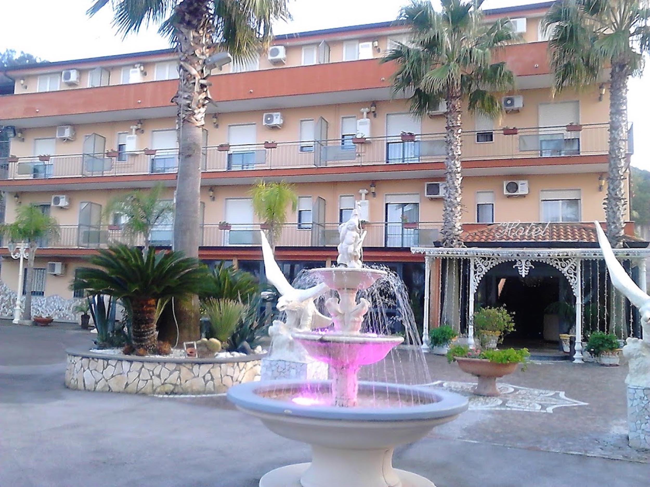 Hotel Happy Days Лікола Екстер'єр фото