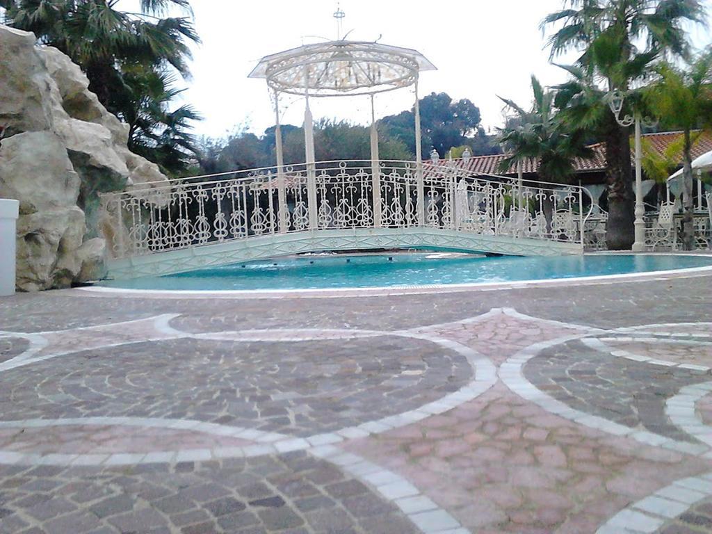 Hotel Happy Days Лікола Екстер'єр фото