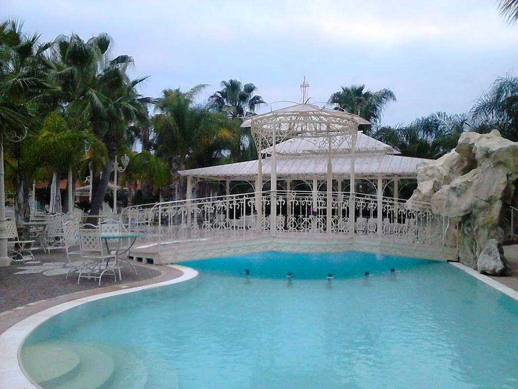 Hotel Happy Days Лікола Екстер'єр фото