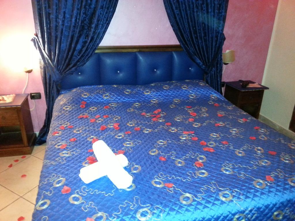 Hotel Happy Days Лікола Екстер'єр фото