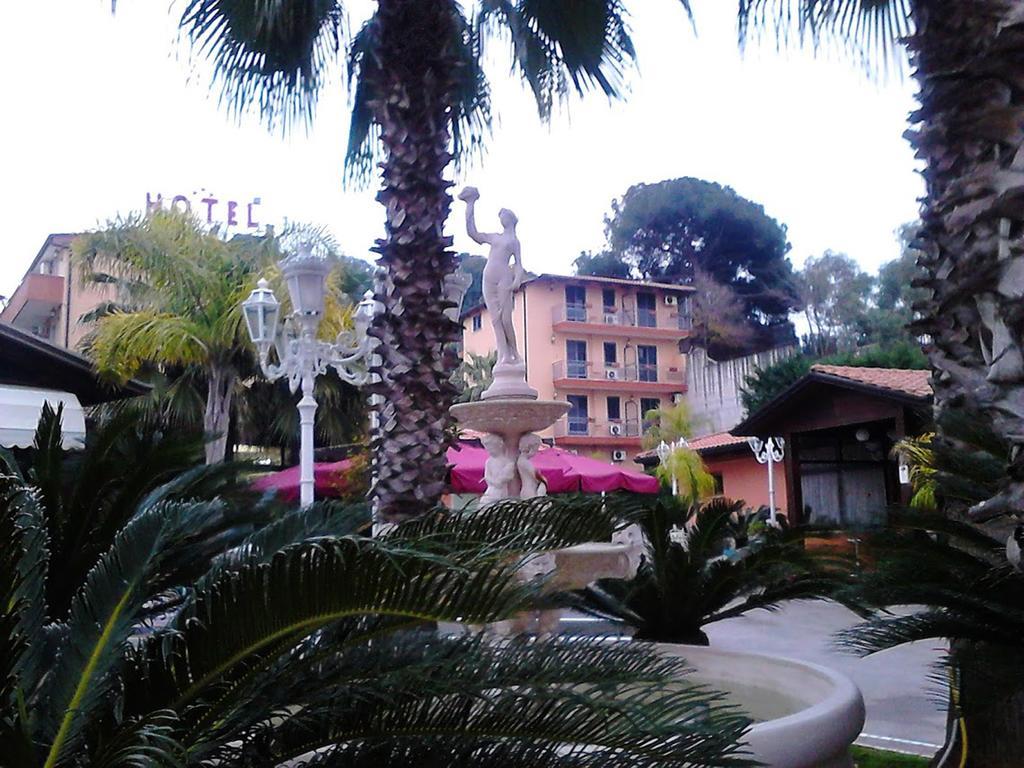 Hotel Happy Days Лікола Екстер'єр фото