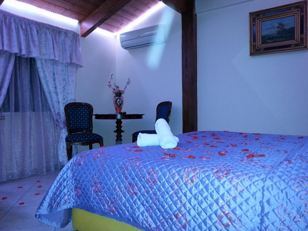 Hotel Happy Days Лікола Екстер'єр фото