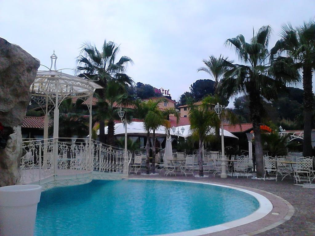 Hotel Happy Days Лікола Екстер'єр фото