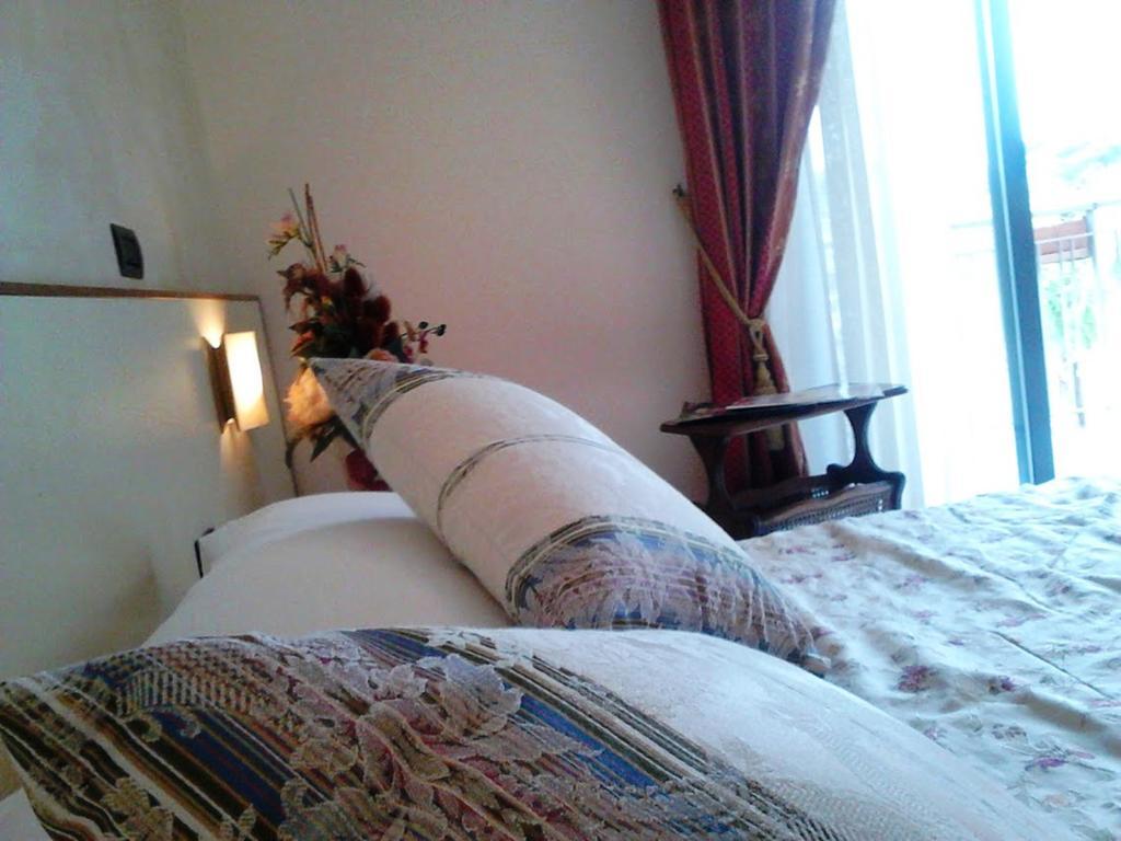 Hotel Happy Days Лікола Екстер'єр фото