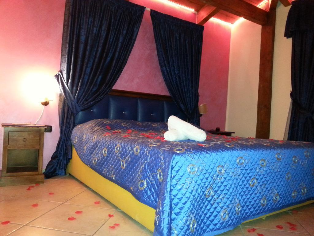 Hotel Happy Days Лікола Екстер'єр фото