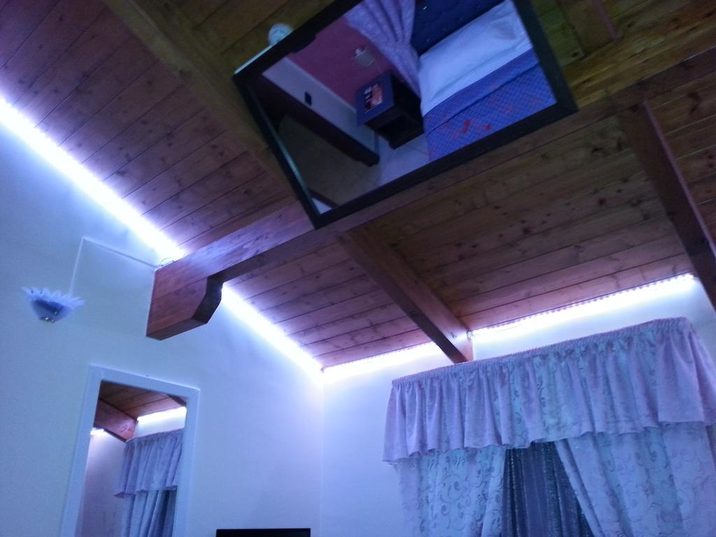Hotel Happy Days Лікола Екстер'єр фото