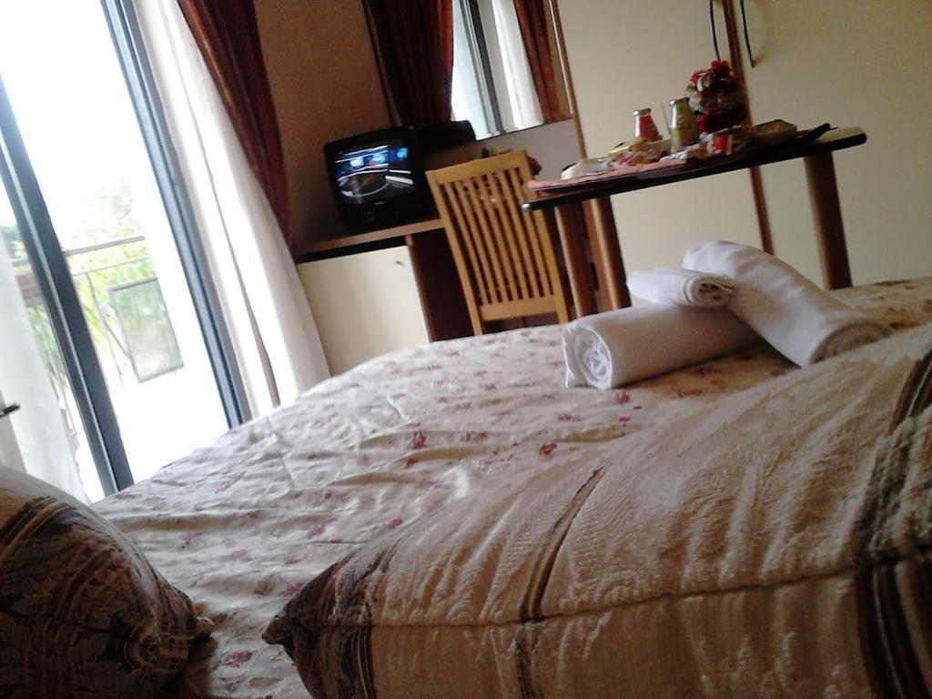 Hotel Happy Days Лікола Екстер'єр фото